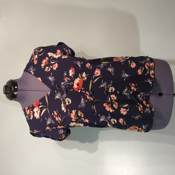 Fun 2 Fun Alena button down tulip sleeve blouse size Medium - Picture 1 of 3